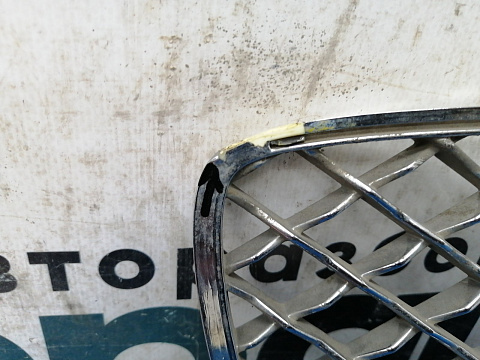 Фотография детали AA017896; Решетка радиатора (9X438C437A) для Jaguar X-Type рест. (2008-2009)/БУ; Оригинал; Р1, Мелкий дефект; . Фото номер 4