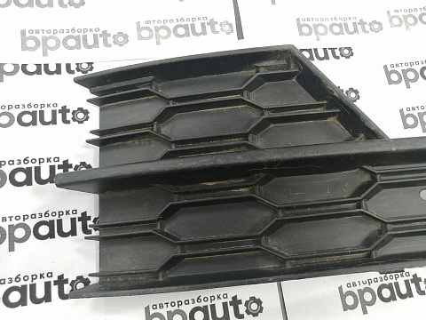 Фотография детали AA045555; Решетка переднего бампера левая (5E0 807 681 F) для Skoda Octavia/БУ; Оригинал; Р1, Мелкий дефект; . Фото номер 2