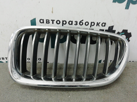 AA008395; Решетка радиатора левая, 10 перемычек (51137336477) для BMW 5 серия F10 F11/БУ; Оригинал; Р1, Мелкий дефект; 