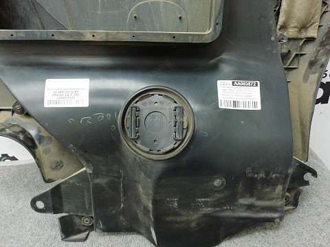 Фотография детали AA003572; Накладка декоративная на двигатель (L33E1356ZE) для Mazda CX-7/БУ; Оригинал; Р1, Мелкий дефект; . Фото номер 9