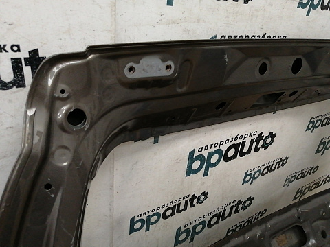 Фотография детали AA043228; Крышка багажника (67005-42430) для Toyota Rav4 40 (2013 — 2015)/БУ; Оригинал; Р2, Удовлетворительное; . Фото номер 19