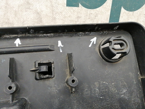 Фотография детали AA036592; Площадка под номер (EH62-50171) для Mazda CX-7 I рест. (2009-2012)/БУ; Оригинал; Р1, Мелкий дефект; . Фото номер 7