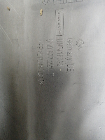 Фотография детали AA045927; Бампер передний, Track-Field; под паркт.; под омыват. (5N0807221T) для Volkswagen Tiguan I рест. (2011- 2016)/БУ; Оригинал; Р1, Мелкий дефект; . Фото номер 24