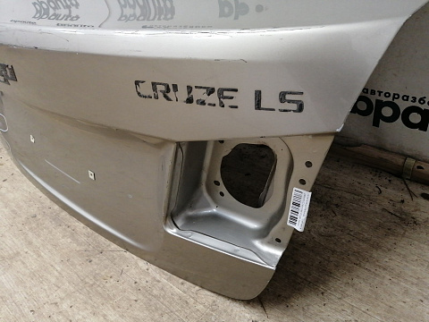 Фотография детали AA038136; Крышка багажника (95950847) для Chevrolet Cruze/БУ; Оригинал; Р2, Удовлетворительное; . Фото номер 13