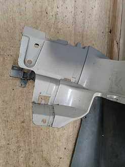 AA037279; Бампер задний, левая часть; без паркт. (6410A291) для Mitsubishi Pajero/БУ; Оригинал; Р1, Мелкий дефект; 