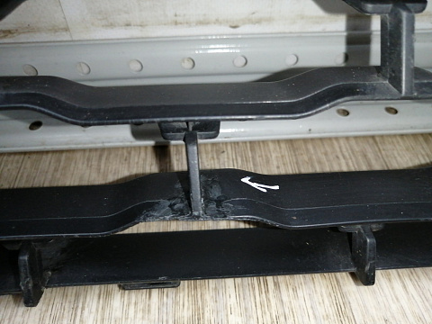 Фотография детали AA045278; Решетка переднего бампера; под паркт. (6402A373) для Mitsubishi Pajero Sport III (2015-2020)/БУ; Оригинал; Р1, Мелкий дефект; . Фото номер 22