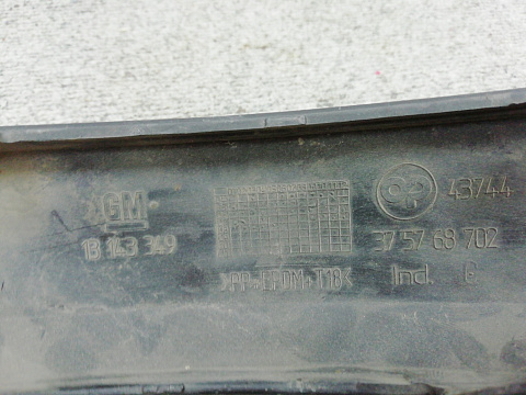 Фотография детали AA009982; Молдинг заднего бампера левый  (13143349) для Opel Astra H GTC 3D (2005 — 2011)/БУ; Оригинал; Р1, Мелкий дефект; . Фото номер 5