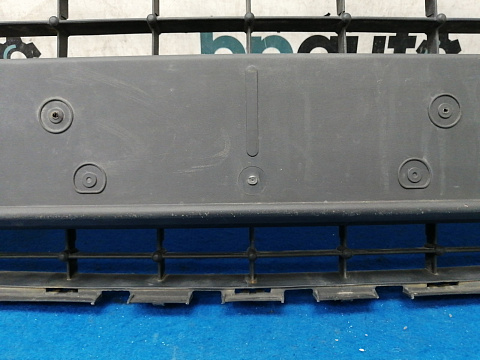 Фотография детали AA032267; Решетка переднего бампера (8A6117B968DB) для Ford Fiesta VI (2008-2013)/БУ; Неоригинал; Р1, Мелкий дефект; . Фото номер 6