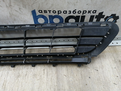 Фотография детали AA046153; Решетка переднего бампера (5G0853677) для Volkswagen Golf/БУ; Оригинал; Р1, Мелкий дефект; . Фото номер 13