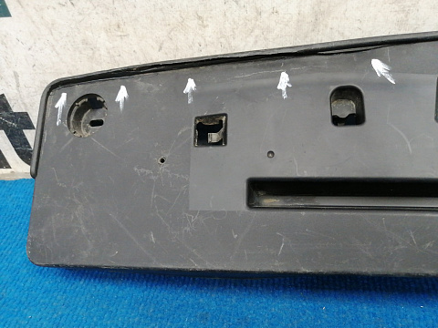 Фотография детали AA036592; Площадка под номер (EH62-50171) для Mazda CX-7 I рест. (2009-2012)/БУ; Оригинал; Р1, Мелкий дефект; . Фото номер 3