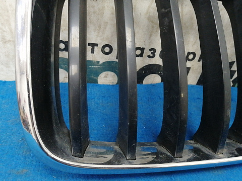 Фотография детали AA032302; Решетка радиатора правая (51117338572) для BMW Х3 II (F25)  рест. (2014-2017)/БУ; Оригинал; Р1, Мелкий дефект; . Фото номер 4