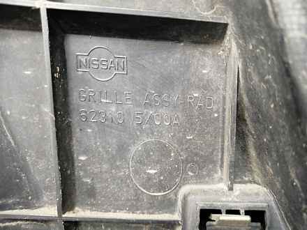 AA034673; Решётка радиатора (62310-5X00A) для Nissan/БУ; Оригинал; Р2, Удовлетворительное; 