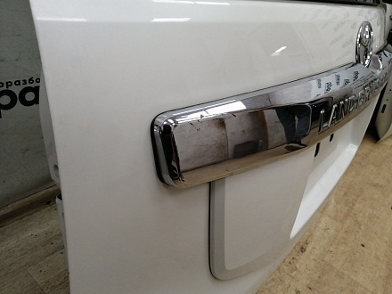 AA037254; Крышка багажника (67005-60F90) для Toyota Land Cruiser Prado 150 рест. (2013 — 2017)/БУ; Оригинал; Р0, Хорошее; (070) Белый перламутр 3х. сл.