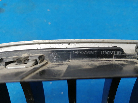 Фотография детали AA031465; Решетка радиатора левая, 13 перемычек (51137211657) для BMW 7 серия F01 F02/БУ; Оригинал; Р1, Мелкий дефект; . Фото номер 11