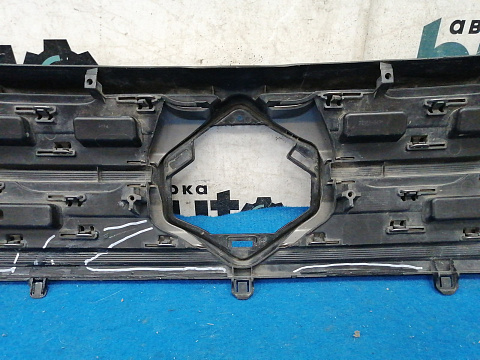 Фотография детали AA033598; Решетка радиатора (72111-54P1) для Suzuki Vitara II (2014 — 2019)/БУ; Оригинал; Р2, Удовлетворительное; . Фото номер 11