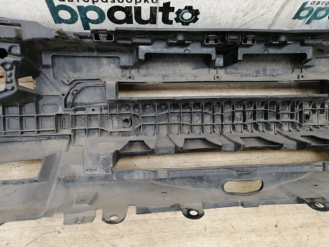 Фотография детали AA031631; Бампер передний, под ПТФ; под паркт.; под омыват. (AH22-17F003-AB) для Land Rover Discovery IV (2009 - 2013)/БУ; Оригинал; Р1, Мелкий дефект; . Фото номер 15