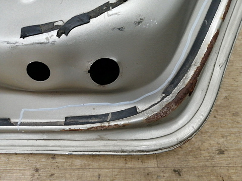 Фотография детали AA038316; Крышка багажника (901006269R) для Renault Sandero I (2009-2014)/БУ; Оригинал; Р3, Под восстановление; . Фото номер 20