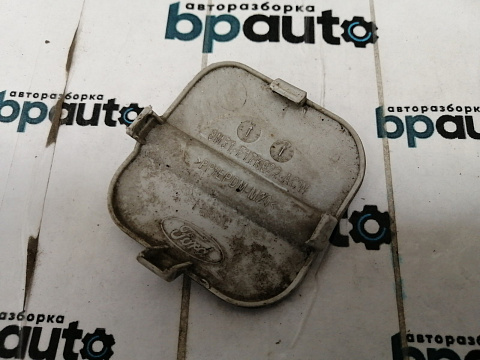 Фотография детали AA039132; Заглушка буксир. крюка заднего бампера (8M51-F17K922) для Ford Focus II Sedan рест. (2007- 2011)/БУ; Оригинал; Р0, Хорошее; . Фото номер 2