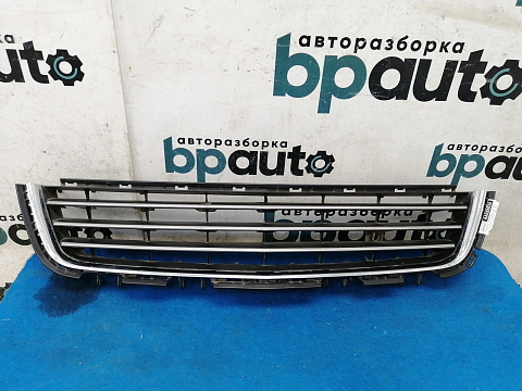 Фотография детали AA025634; Решетка переднего бампера (13238553) для Opel Astra/БУ; Оригинал; Р1, Мелкий дефект; . Фото номер 13