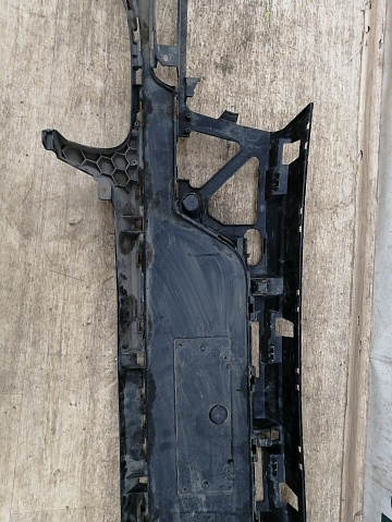 Фотография детали AA027983; Бампер задний нижняя часть (95B807521M) для Porsche Macan I (2014-2018)/БУ; Оригинал; Р1, Мелкий дефект; . Фото номер 25