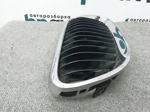 Фотография детали AA004473; Решетка радиатора правая (51137254970) для BMW 3 серия Е92 Е93/БУ; Оригинал; Р1, Мелкий дефект; . Фото номер 3