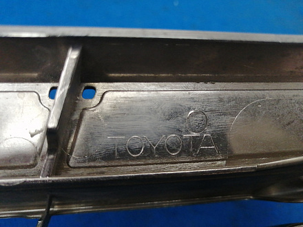 AA029993; Решетка радиатора (53101-33370) для Toyota Camry 50 (2012 — 2014)/БУ; Оригинал; Р2, Удовлетворительное; 