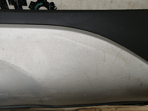 Фотография детали AA035200; Накладка порога правая (77231-61M0) для Suzuki SX-4 II (2013 — 2016)/БУ; Оригинал; Р1, Мелкий дефект; . Фото номер 4