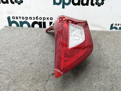 Фотография детали AA011394; Фонарь в крышку багажника правый (81581-12210) для Toyota Auris II (2013 — 2015)/БУ; Оригинал; Р2, Удовлетворительное; . Фото номер 8