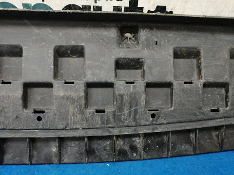 Фотография детали AA034271; Защита переднего бампера (5E0 807 611) для Skoda Octavia/БУ; Оригинал; Р1, Мелкий дефект; . Фото номер 11