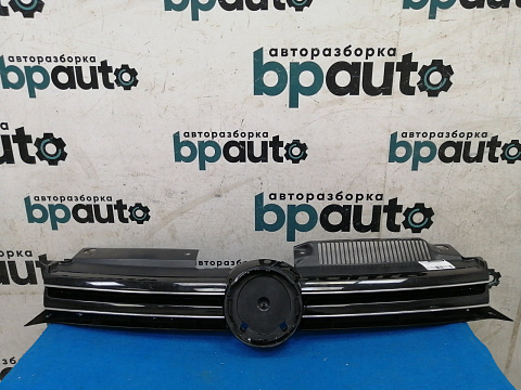 Фотография детали AA028371; Решетка радиатора (5K0853653F) для Volkswagen Golf/БУ; Оригинал; Р2, Удовлетворительное; . Фото номер 1