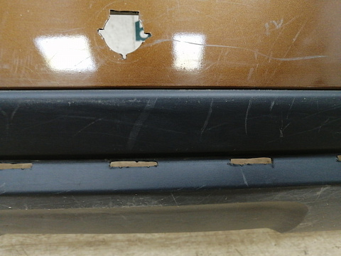 Фотография детали AA032713; Бампер задний; под паркт. (850225291R) для Renault Duster I (2011-2015)/БУ; Оригинал; Р1, Мелкий дефект; . Фото номер 9