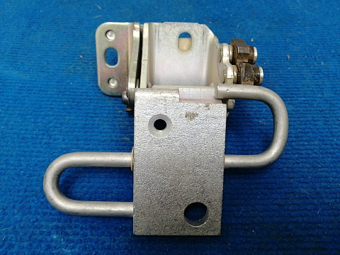 Фотография детали AA043077; Петля двери задняя правая нижняя (1T0833412C) для Volkswagen Touran/Нов; Оригинал; . Фото номер 1