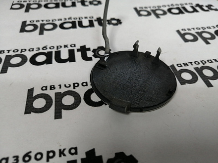 AA045665; Заглушка букс. крюка переднего бампера (8K0 807 241 C) для Audi A4 B8/БУ; Оригинал; Р1, Мелкий дефект; 