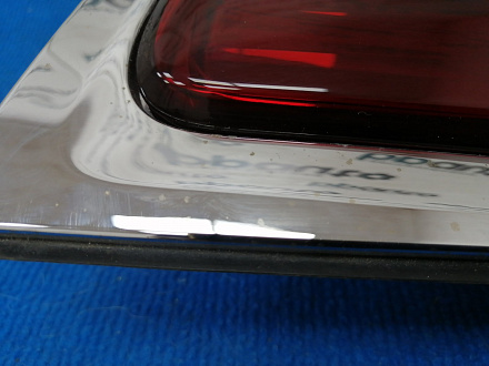 AA022999; Фонарь в крышку багажника правый (81580-60210) для Lexus LX570, LX450D (2008 — 2011)/БУ; Оригинал; Р1, Мелкий дефект; 