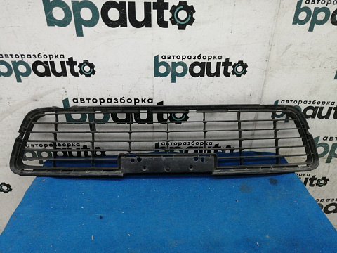Фотография детали AA025467; Решетка переднего бампера (53112-0K120) для Toyota Hilux VIII (2015 - 2020)/БУ; Оригинал; Р1, Мелкий дефект; . Фото номер 1