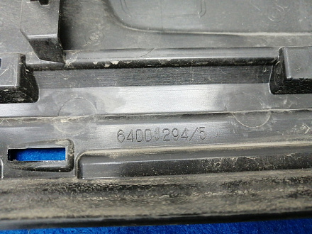 AA026770; Накладка переднего бампера центр. (6400J294) для Mitsubishi Outlander III рест.3 (2018-н.в.)/БУ; Оригинал; Р2, Удовлетворительное; 