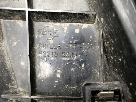 AA034679; Решётка радиатора (62310-5X00A) для Nissan/БУ; Оригинал; Р2, Удовлетворительное; 