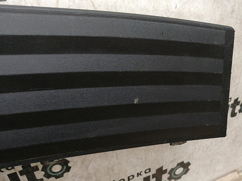Фотография детали AA036476; Накладка заднего бампера верхняя (15203818) для Cadillac Escalade III (2006-2013)/БУ; Оригинал; Р1, Мелкий дефект; . Фото номер 2