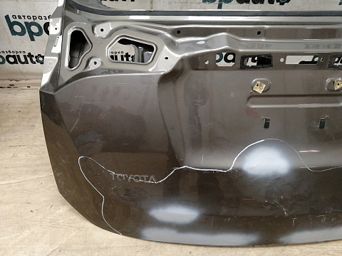 Фотография детали AA043228; Крышка багажника (67005-42430) для Toyota Rav4 40 (2013 — 2015)/БУ; Оригинал; Р2, Удовлетворительное; . Фото номер 6