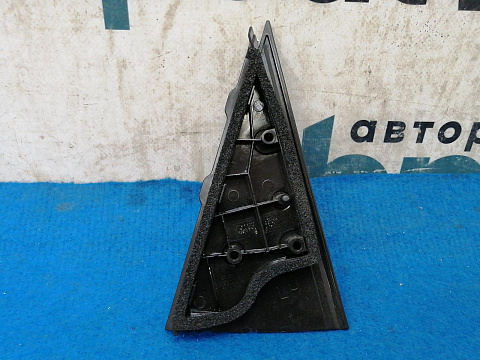 Фотография детали AA029385; Накладка на стойку двери задняя левая, треугольник (83830-1H000 EQ) для Kia CEED/Нов; Оригинал; . Фото номер 2