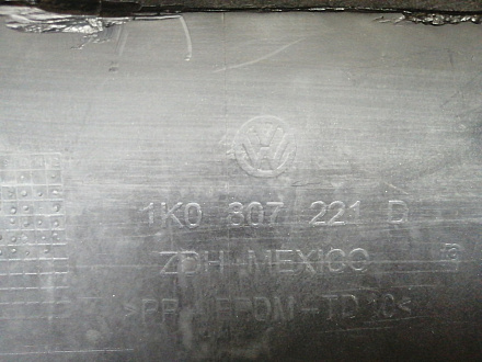 AA044497; Бампер передний; без паркт.; под омыват. (1K0807221D) для Volkswagen Jetta V (2005- 2010)/БУ; Оригинал; Р1, Мелкий дефект; 