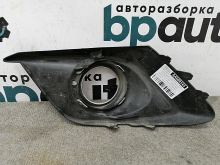 AA008143; Накладка ПТФ правая, с хром. окантовкой (BJE1-50C11) для Mazda 3 BM/БУ; Оригинал; Р1, Мелкий дефект; 