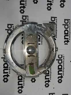 AA045540; Эмблема решетки радиатора (30796425) для Volvo XC60/БУ; Оригинал; Р1, Мелкий дефект; 