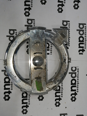 Фотография детали AA045540; Эмблема решетки радиатора (30796425) для Volvo XC60/БУ; Оригинал; Р1, Мелкий дефект; . Фото номер 7