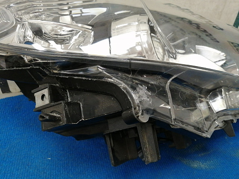 Фотография детали AA037188; Фара правая галоген (GHR4-51030) для Mazda 6 III (GJ) (2012-2015)/БУ; Оригинал; Р1, Мелкий дефект; . Фото номер 9