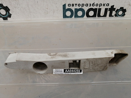 AA044256; Кронштейн переднего бампера левый (8M51-17D959-AD) для Ford Focus/БУ; Оригинал; Р0, Хорошее; 