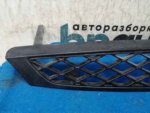 Фотография детали AA032231; Решетка радиатора (2M51-8200-A) для Ford Fiesta V (2002-2005)/БУ; Оригинал; Р1, Мелкий дефект; . Фото номер 6