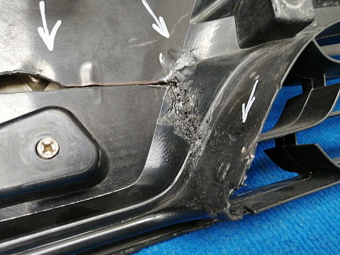 Фотография детали AA038843; Решетка радиатора (623103564R) для Renault Duster I рест. (2015-2021)/БУ; Оригинал; Р1, Мелкий дефект; . Фото номер 14