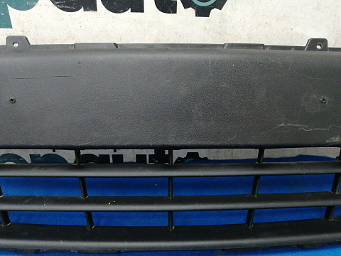 Фотография детали AA028846; Решетка переднего бампера (86561-1J000) для Hyundai I 20 (2009-2012)/БУ; Оригинал; Р1, Мелкий дефект; . Фото номер 3