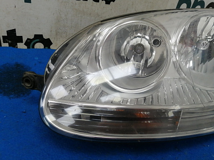AA025067; Фара галоген левая, Светлый отраж. (1K6941005P) для Volkswagen/БУ; Оригинал; Р1, Мелкий дефект; 